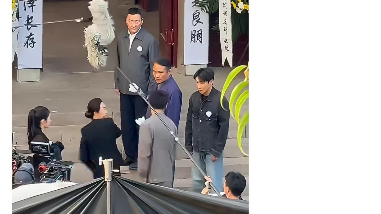 你知道吗？陈晓拍摄新剧《海之上》的扇耳光路透流出后，瞬间引爆全网热议。
10余条