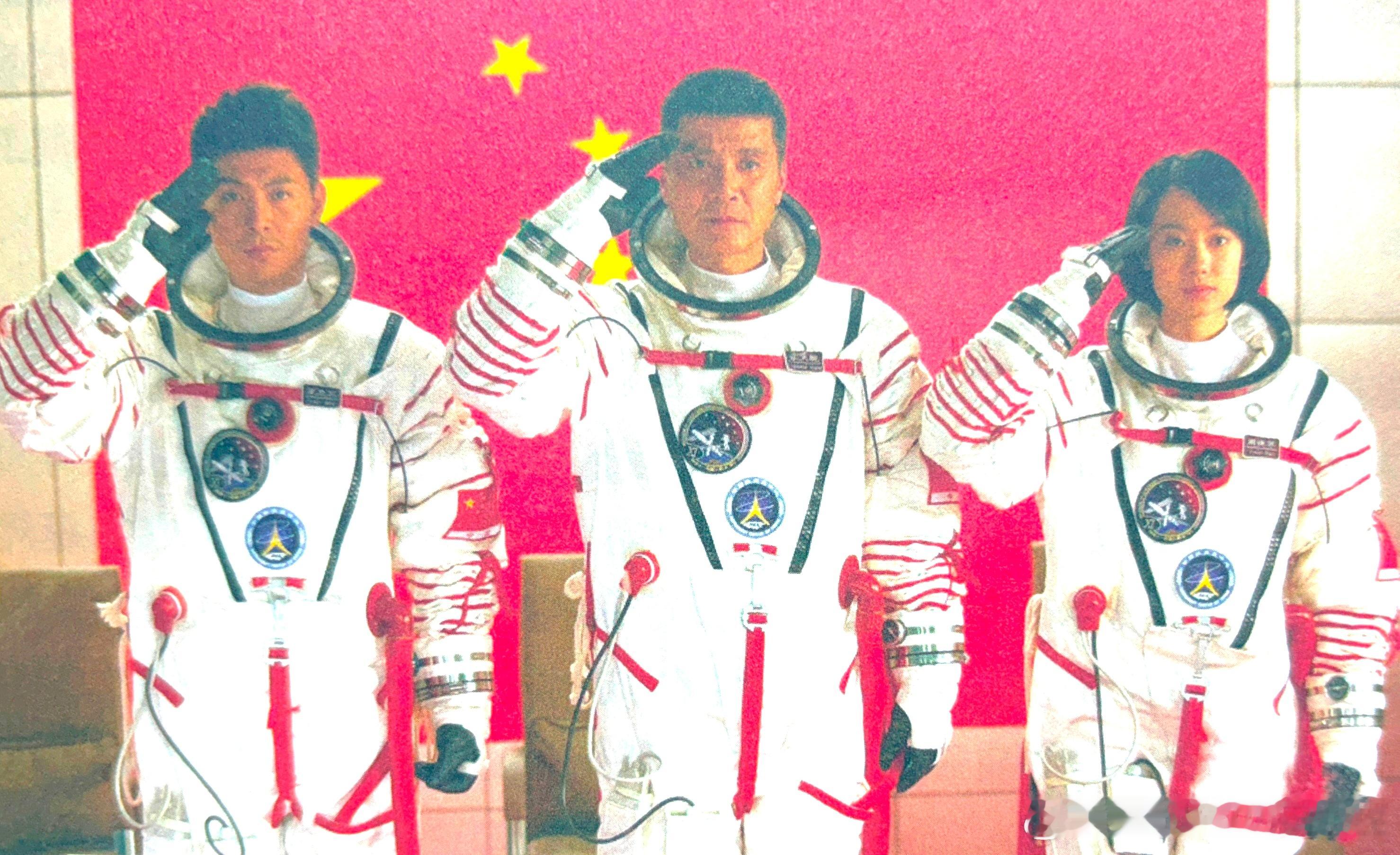 2011年电影《飞天》剧照，左起于波饰演的谢朝阳、刘之兵饰演的张天聪、张小斐饰演