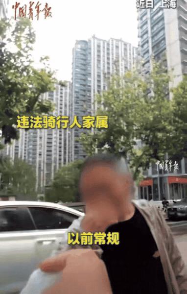 这才是最公正的执法！上海，女子骑自行车横穿马路，结果被直行汽车撞翻，司机认为自己