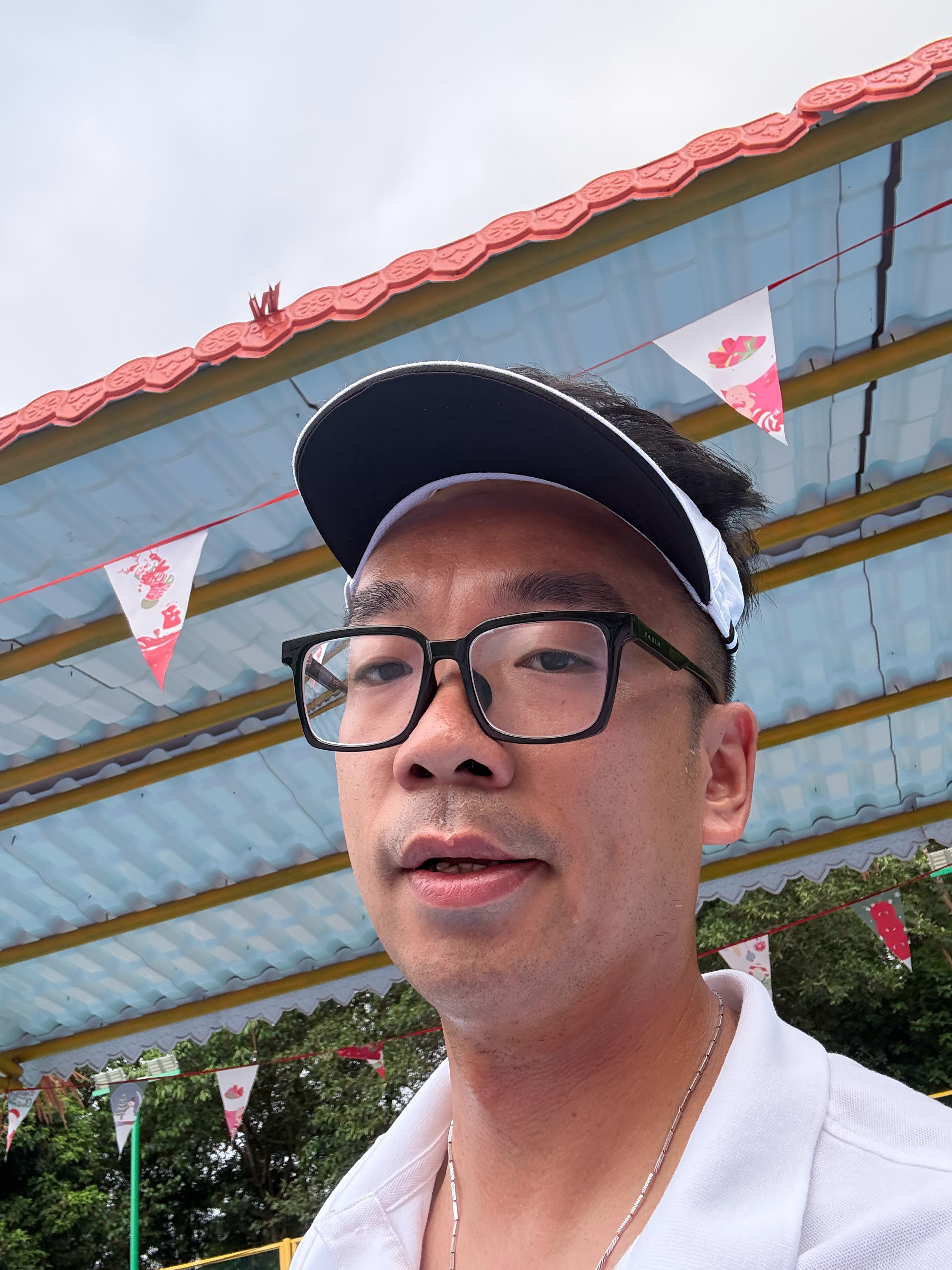 完成晨练湿透 