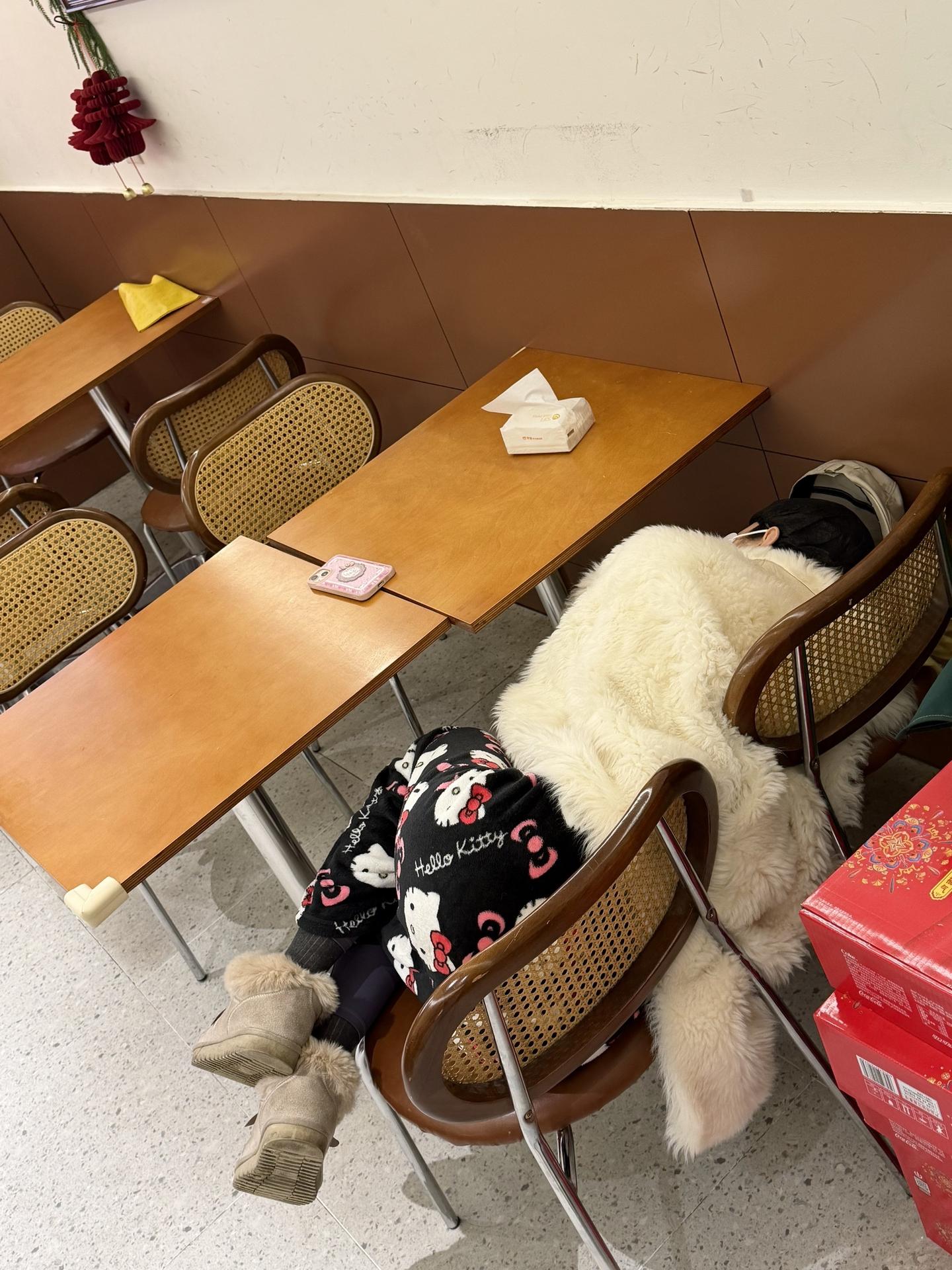 贤惠换不来疼爱，懂事也换不来偏爱，当你把所有的委屈都咽下去的时候，换来...