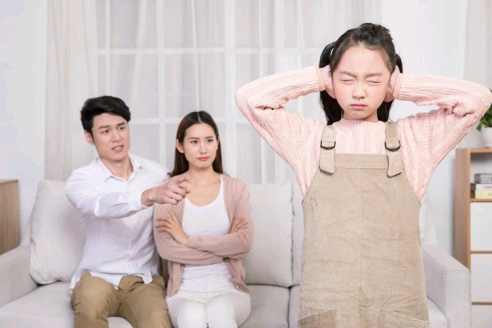 夫妻间的感情，和钱肯定有关系。王志文说维系夫妻关系，无非金钱与亲密生活，这话太对