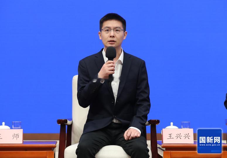 宇树90后创始人身家超1300亿元宇树科技上市开盘暴涨629.44%，市值突破4