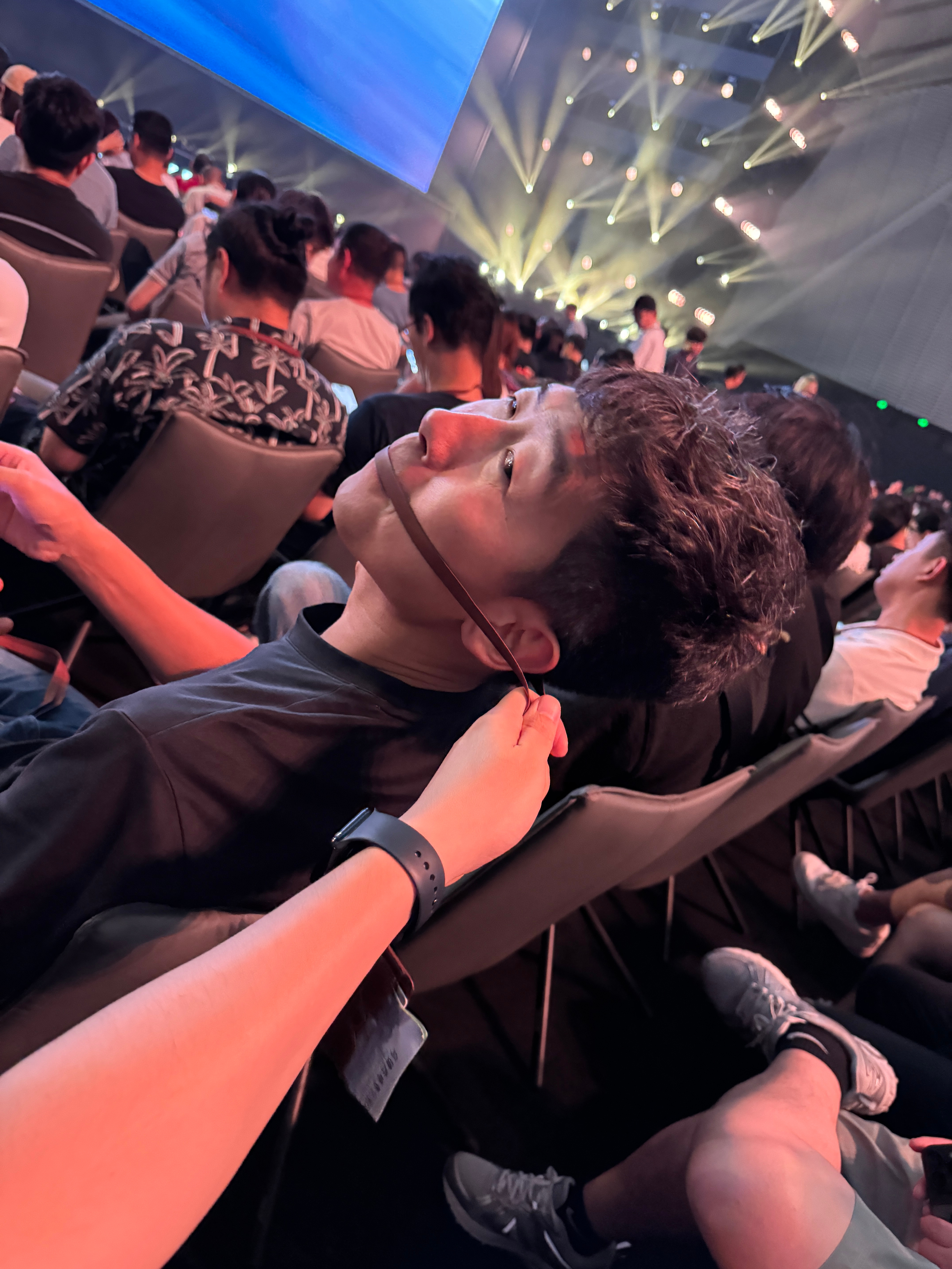 一不小心套住了全网女粉儿最多的博主他说嘴里少个东西？我不太懂是什么意思…[思考]