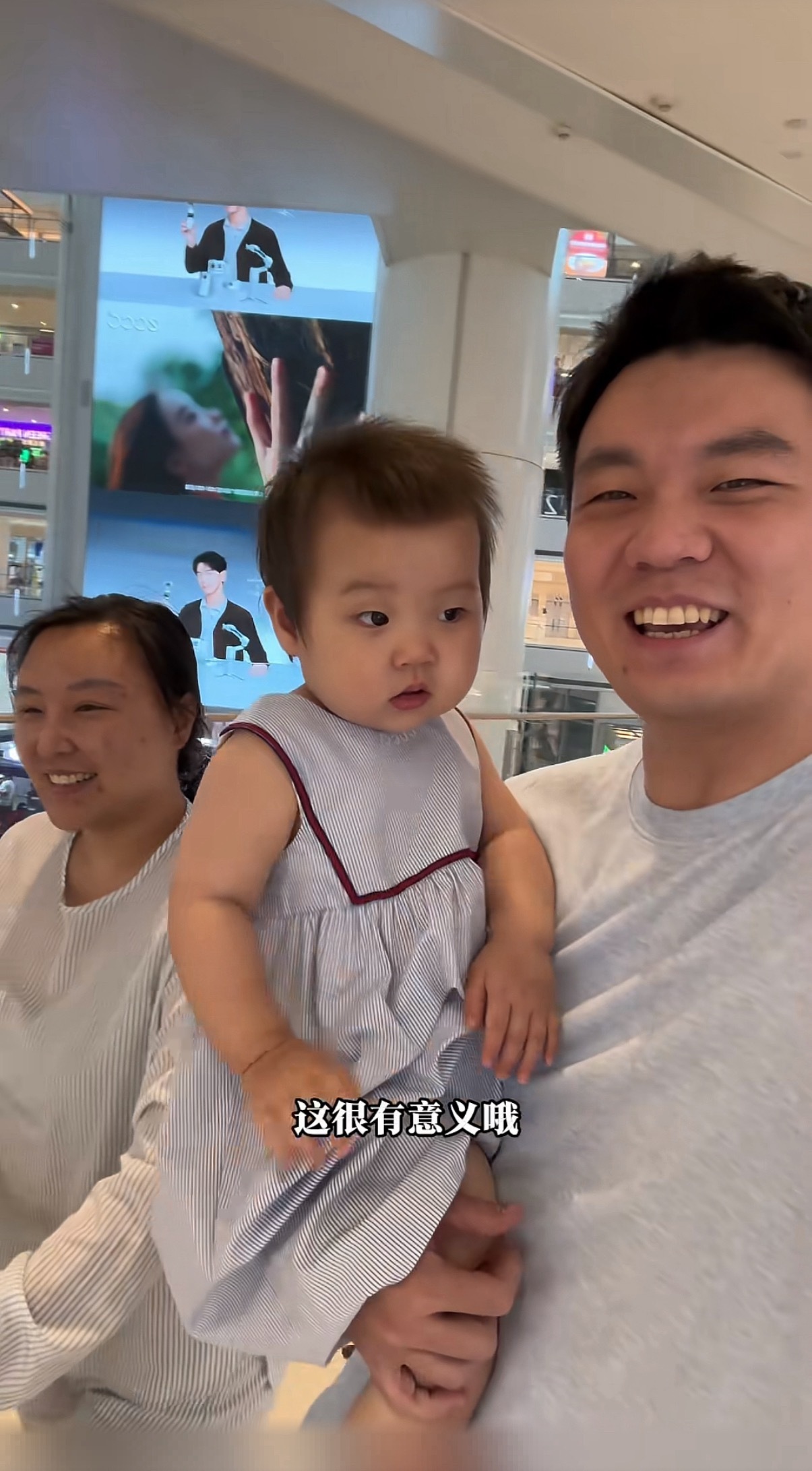 看面剂子偶遇李现了，我说后面这个咋越看越眼熟 ​​​