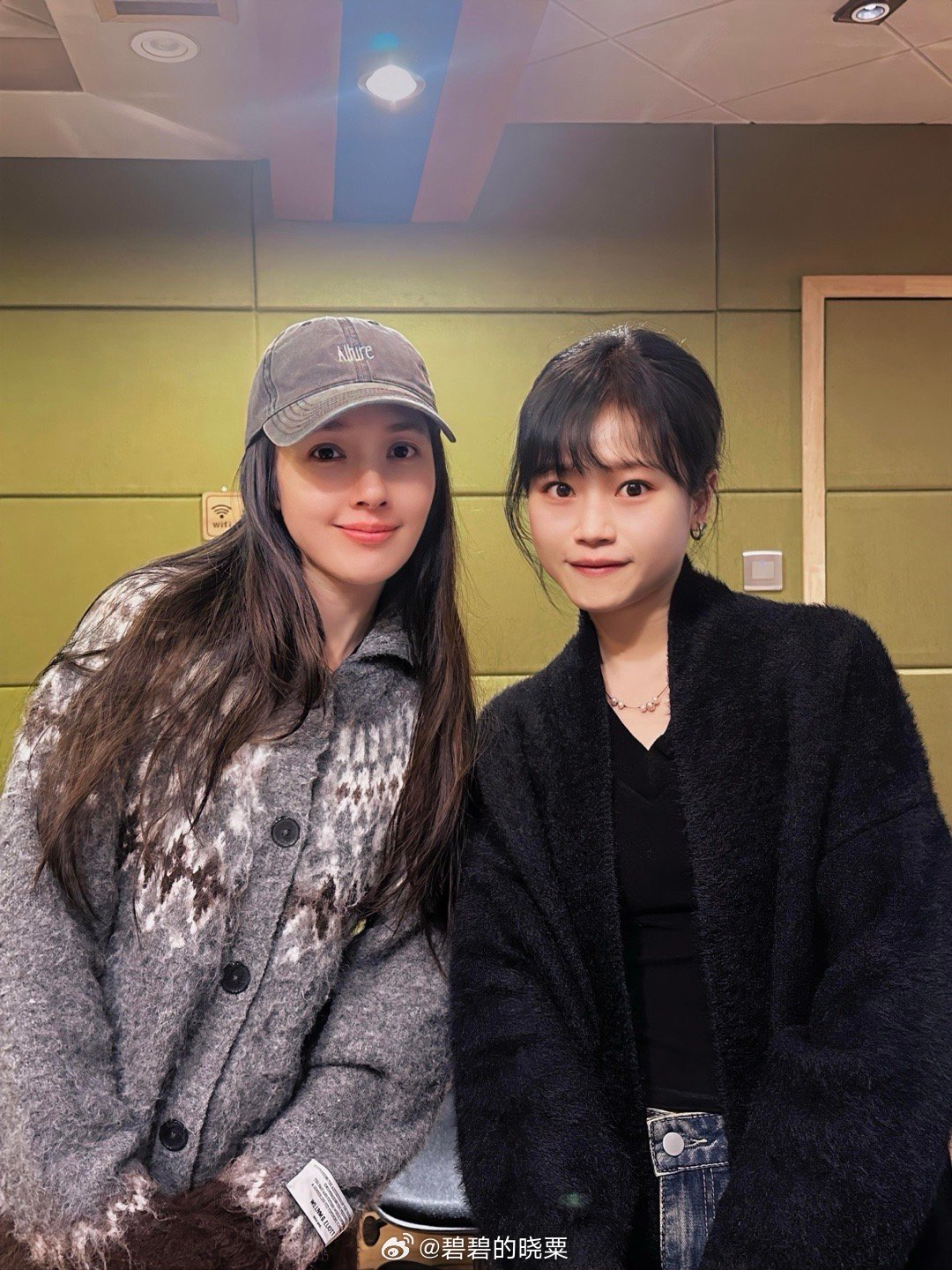 郭碧婷  好美的姐宝，羡慕已经说腻了，什么时候才能和姐姐合照啊啊啊好了回归正题，