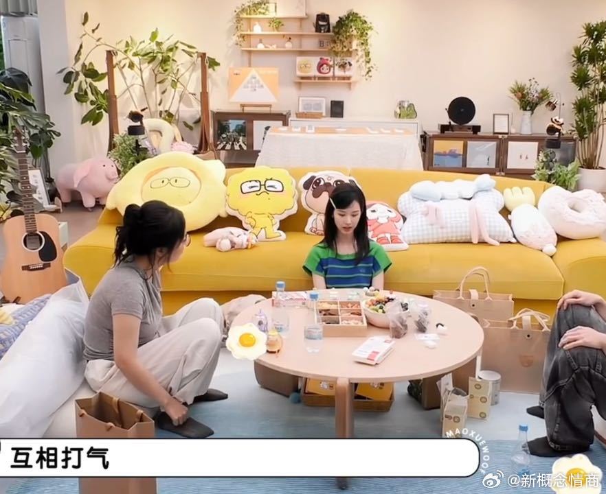 陈都灵和朋友互发歌曲打气陈都灵经常和朋友发毛不易的歌毛雪汪 这种用歌曲传递温暖的