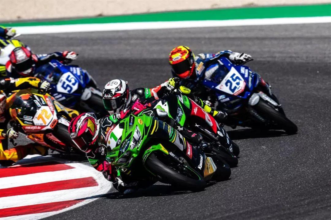 WSBK法国站：阿德莱德弯——290km/h骤降至50km/h的“勇气测试”
马