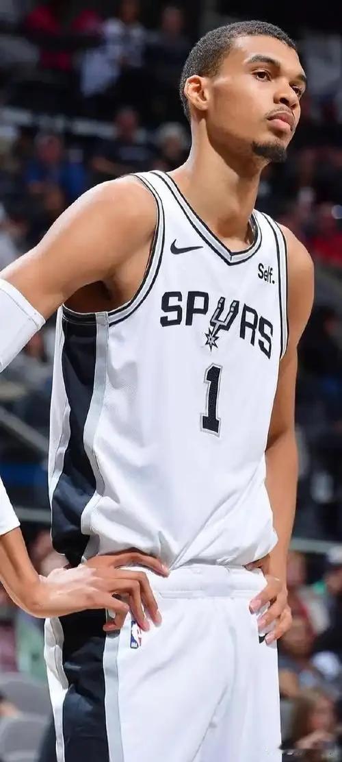 美媒CBS撰文，评出了NBA新赛季的Top100球员：
01、文班亚马
02、亚