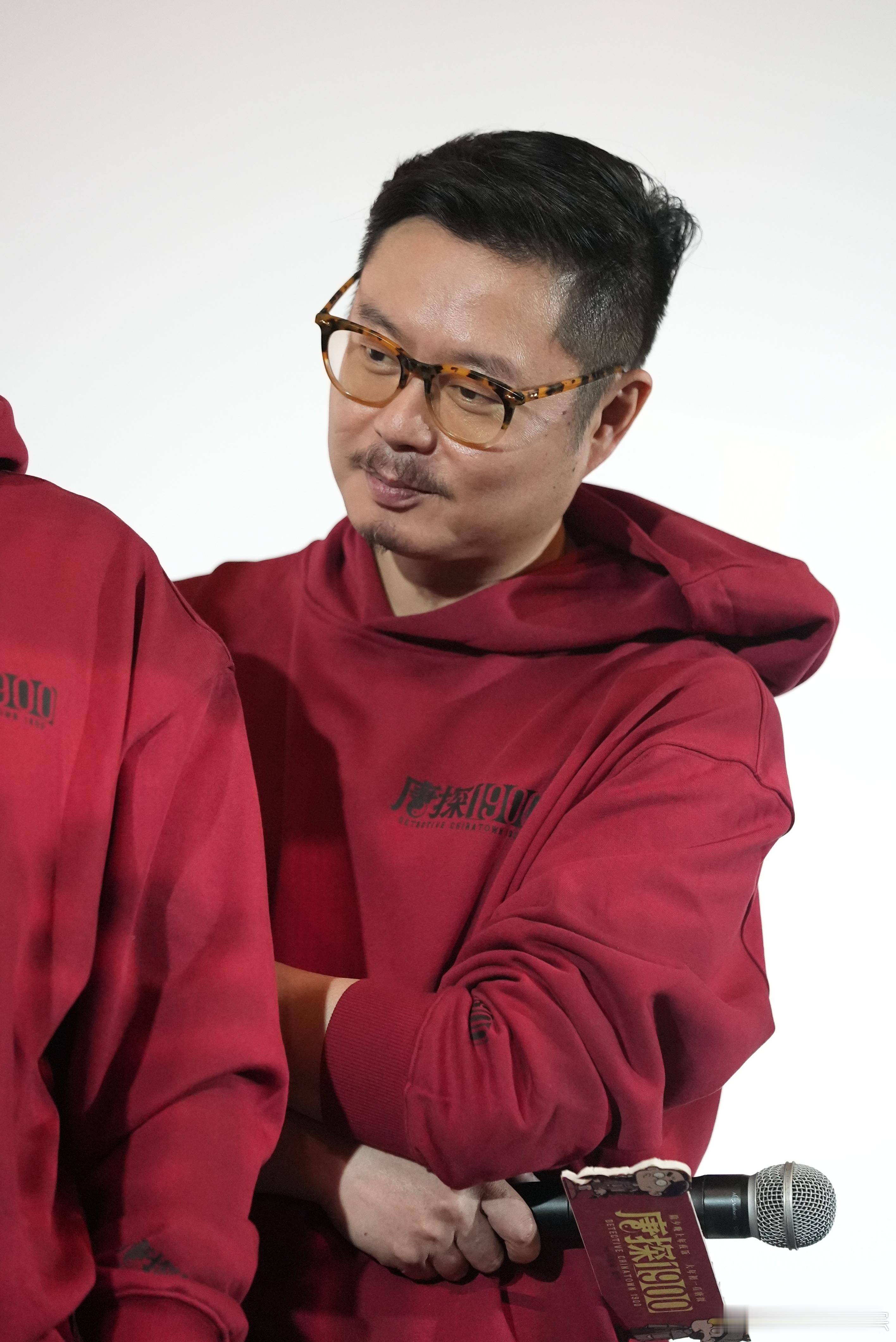 谁教魏翔这么撒娇的  原本严肃的路演现场，被魏翔突如其来的撒娇打破。那毫无预兆的