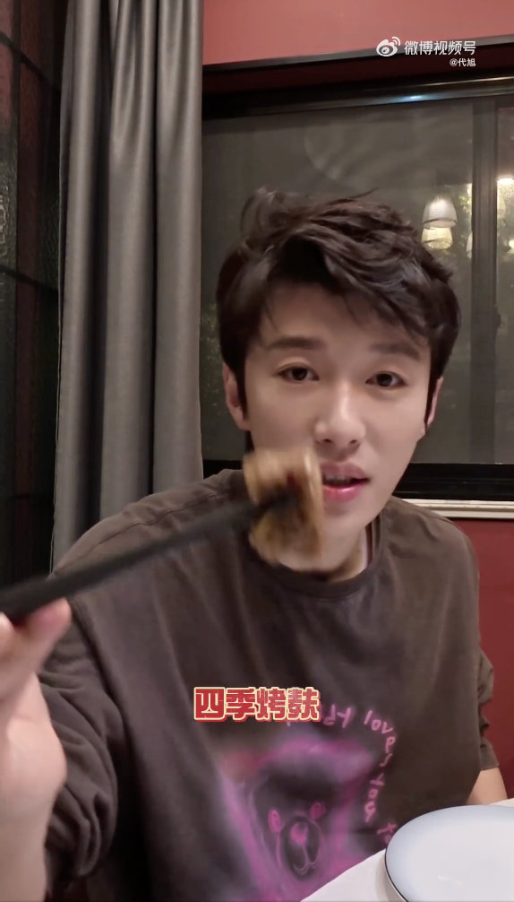 代旭回小裴总老家吃本帮菜了 小裴总回上海老家啦！浓油赤酱的本帮菜一上桌，瞬间梦回