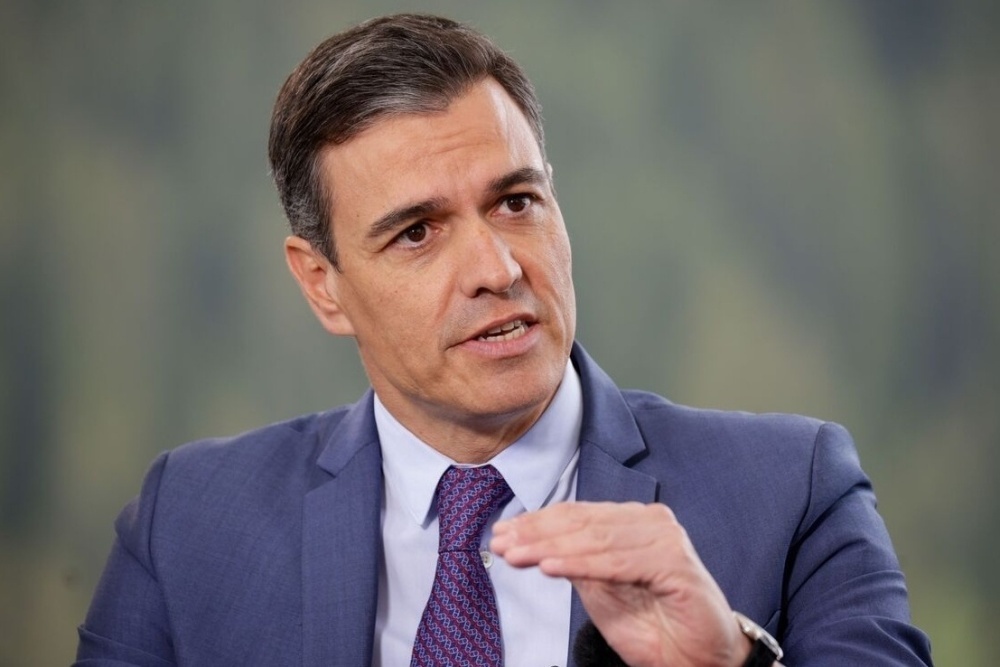 据环球时报报道，西班牙首相呼吁中东停火止战，称这是一场非法、荒谬、残忍的战争，比