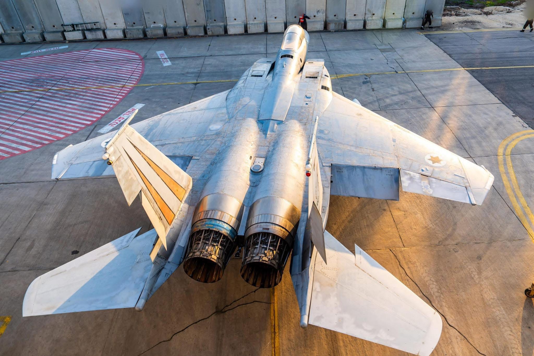 “怒吼雄狮”行动中的以色列空军（IAF）第106“矛尖”中队F15C机背好图今日