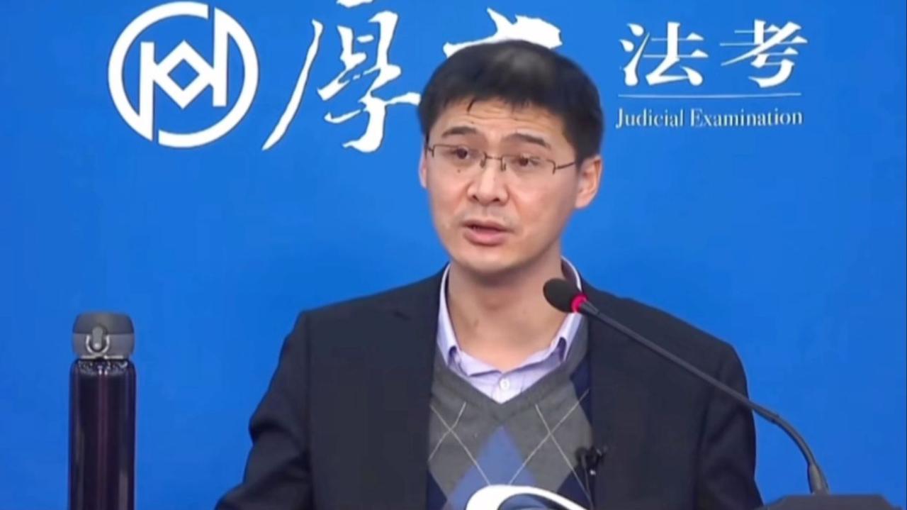 罗翔评孔融让梨：撕开道德与法律的遮羞布，东西文化的碰撞太绝了！
 
朋友们有没有