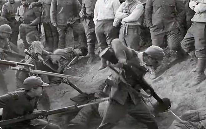 南京大屠杀前，老百姓既然知道日军将至，但是为何不撤？
 
其实并非百姓不想跑，而