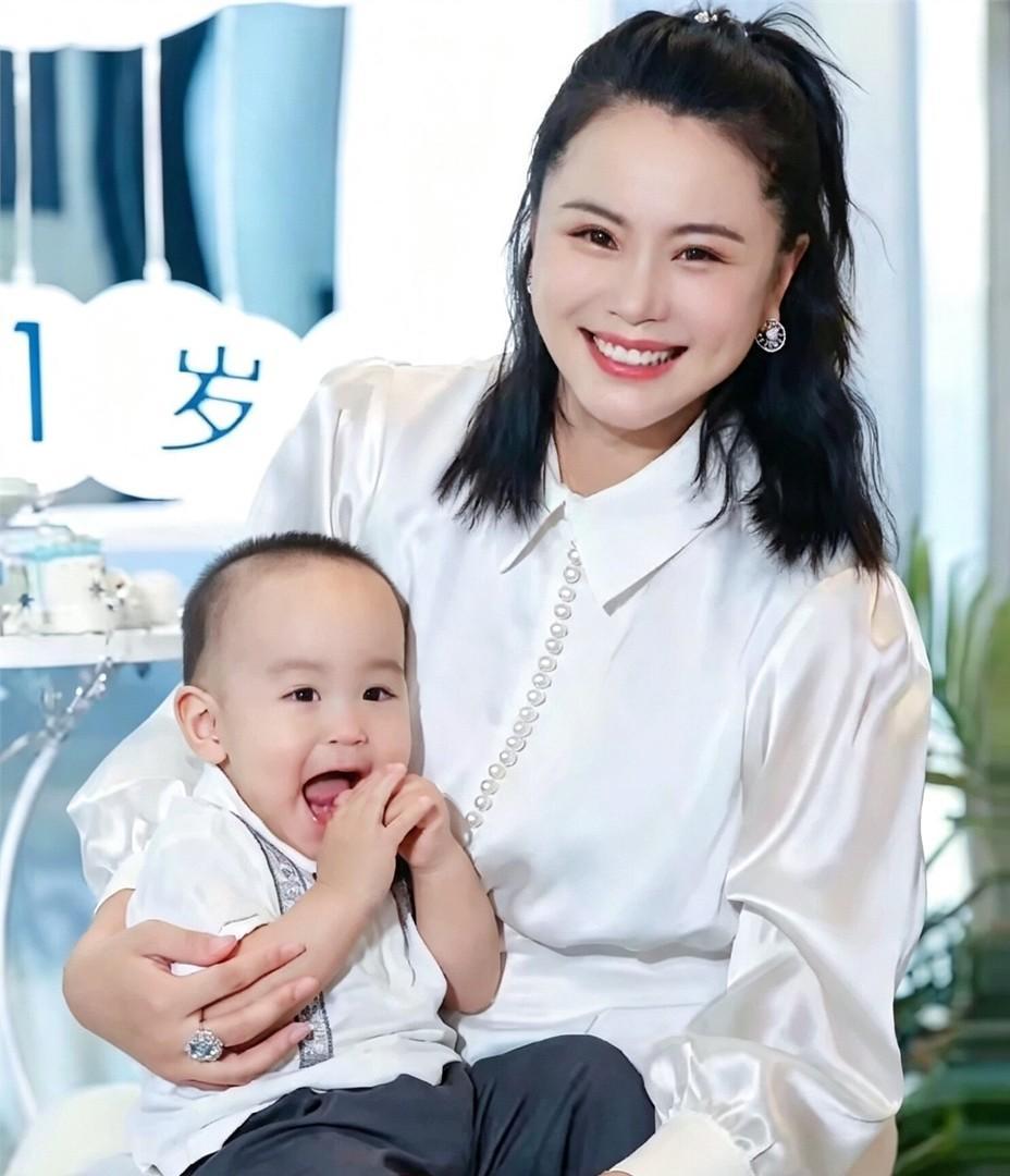 女排国手大花蕾为备孕放弃奥运金牌机会，如今带男排身材走样2026年接任北京排协会