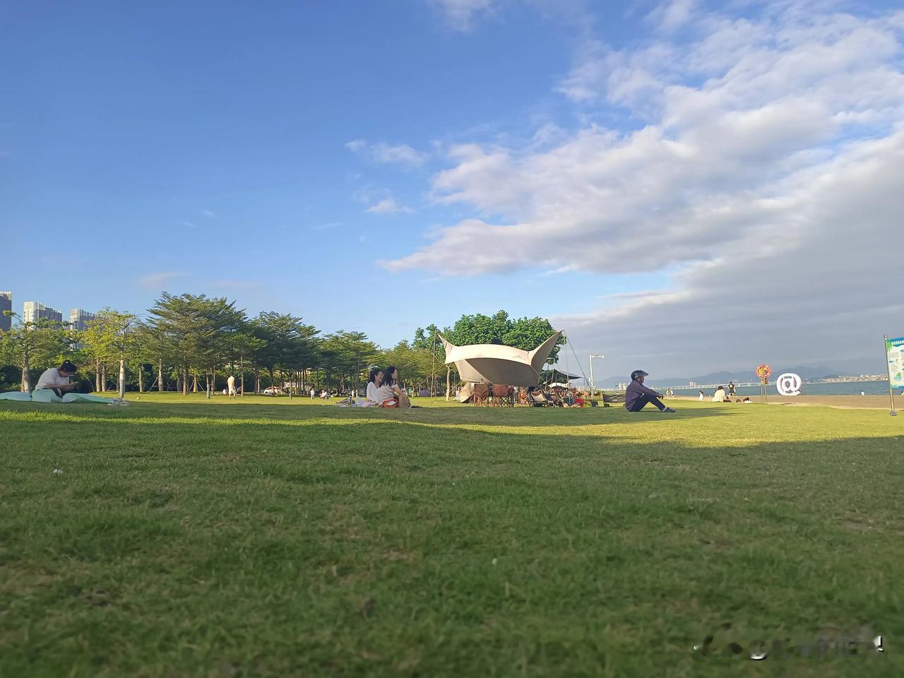 旅行～～
厦门滨海浪漫线，秋日的海边。