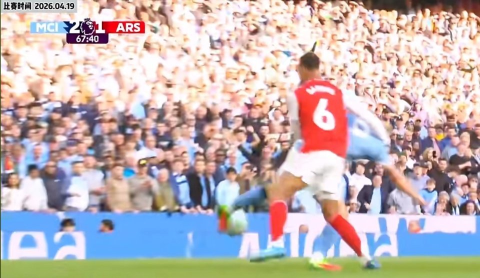 曼城2比1阿森纳⚽️曼城赢下天王山之战英超天王山之战，曼城主场2-1胜阿森纳。谢