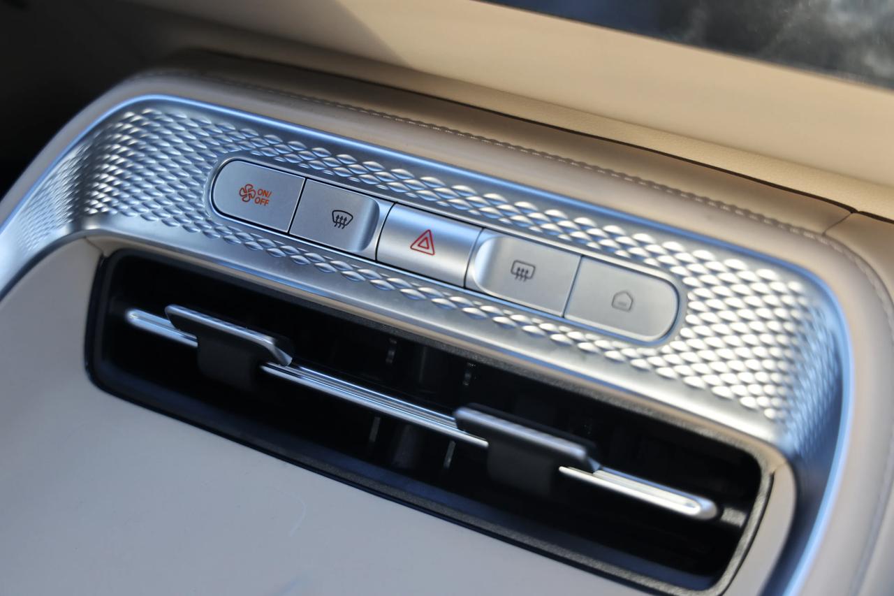 今天又被量化交易的小作文刷屏了，作为一个搞技术的，看到这种混淆概念的谣言真是哭笑