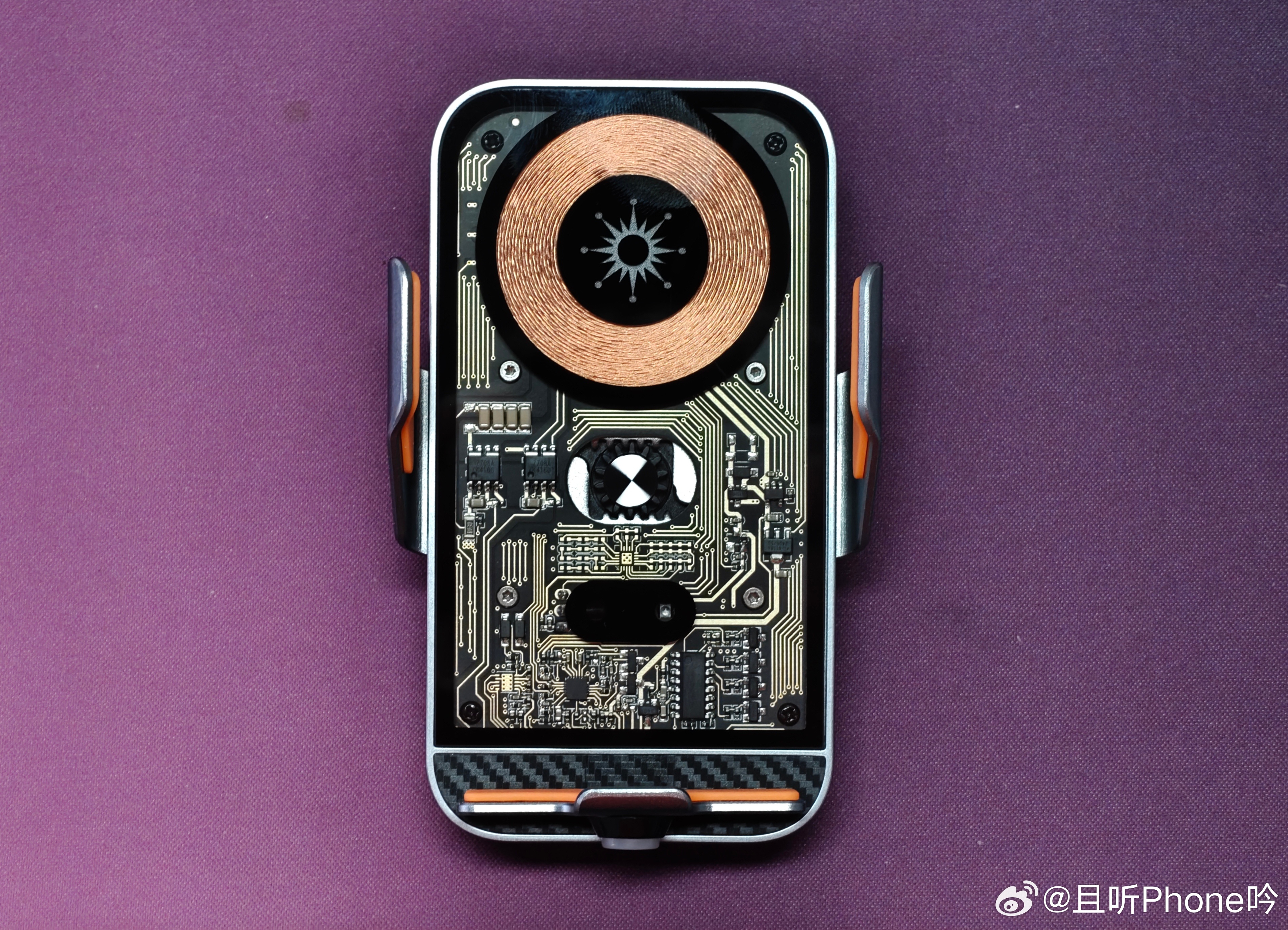 收拾出一个，一加车载无线充电器，有需要的朋友评论区留言～本周五挑一位眼熟的粉丝送