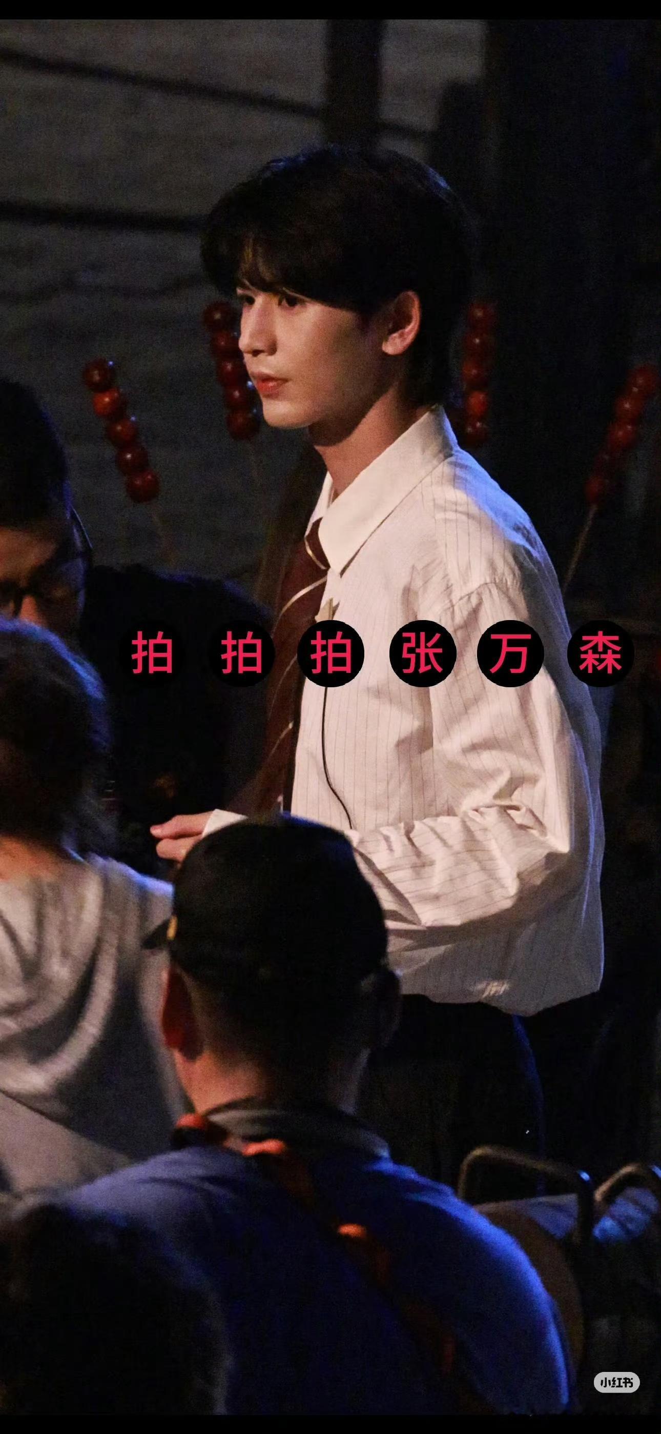 肿么这个现代路透不如那个古装那么多 ​​​