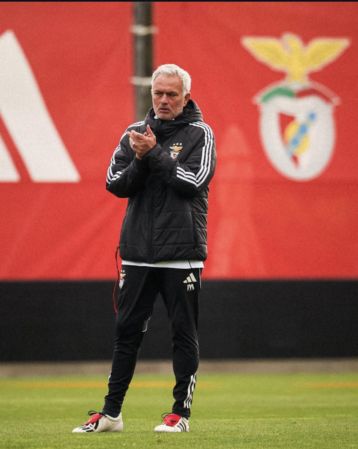 本菲卡接连在葡联杯、葡萄牙杯被淘汰，连尝败绩，穆里尼奥的执教的球队本赛季大有“四