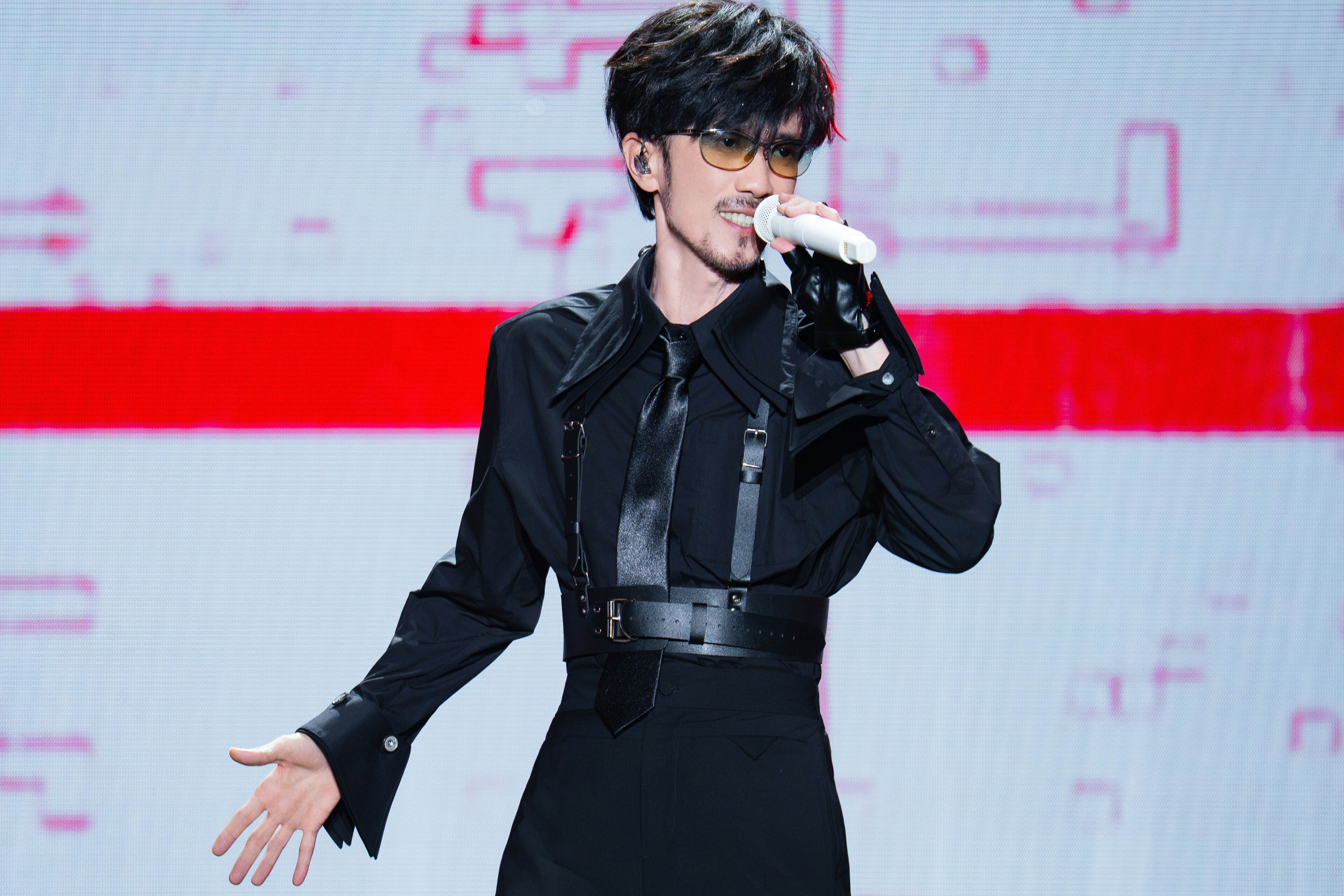 周传雄情歌教父旧曲新编燃炸了周传雄allblack舞台进行曲告别温柔苦情歌，周传