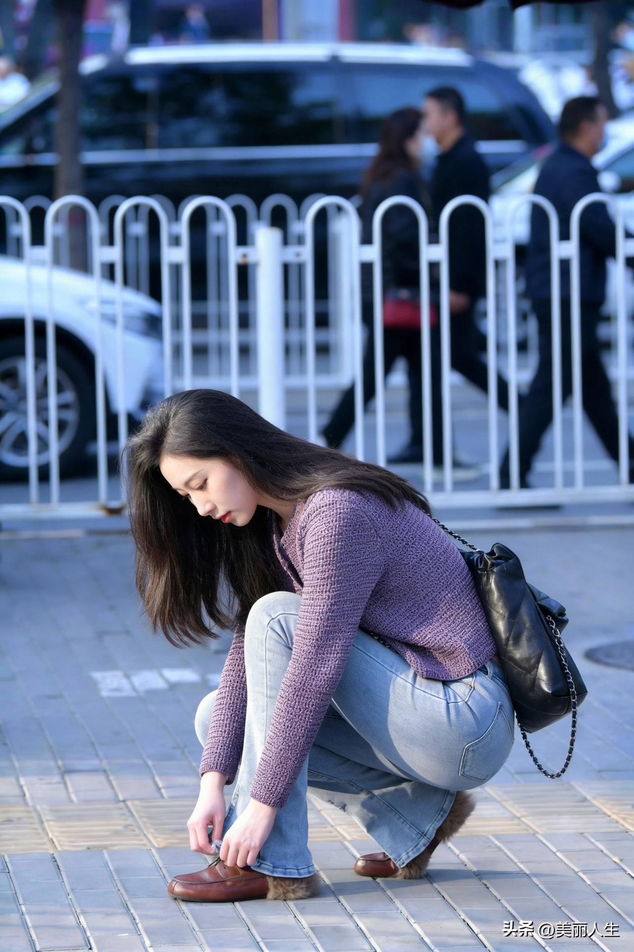 左手东兴烟火，右手芒街风情。站在祖国西南端，祝大家马年：跨境皆坦途