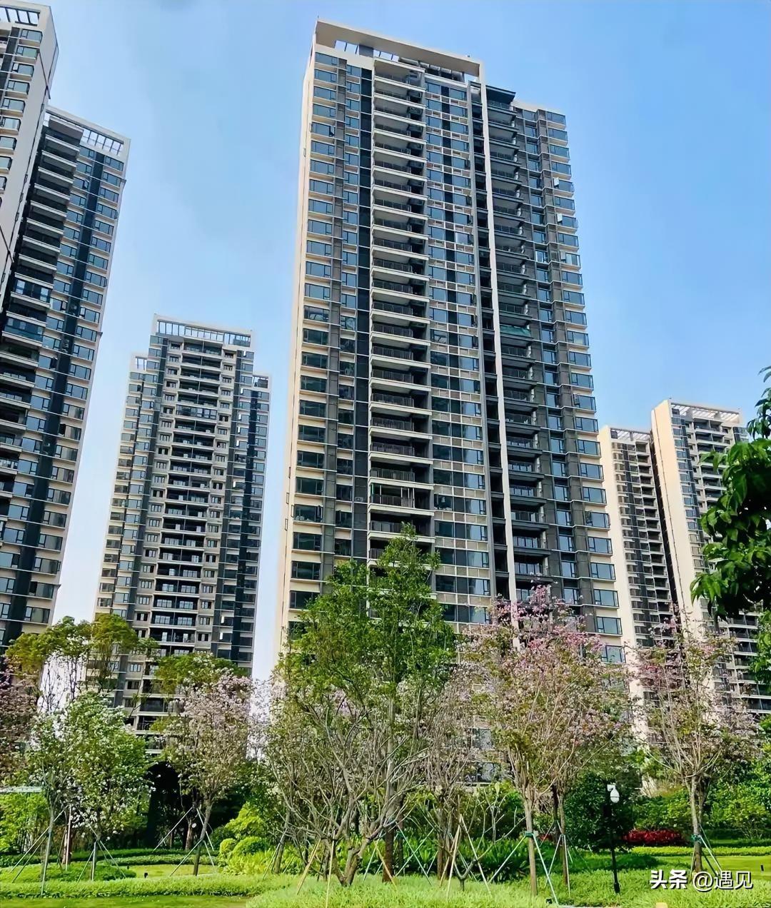 房价肯定会涨！
减少新增土地供应，利好楼市，这也是房价肯定会涨的最重要原因！
信