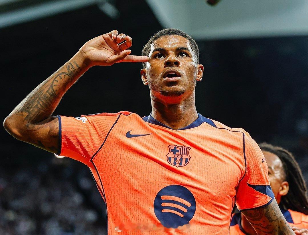 【曼联不跟你讲价】罗马诺消息：针对夏窗潜在可能的永久转会，巴萨与拉什福德的个人合