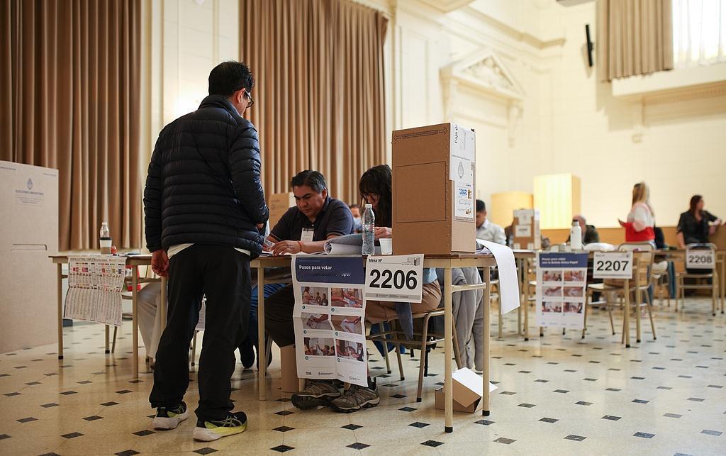 【米莱所在政党赢得阿根廷中期选举 】当地时间26日晚，阿根廷内阁部长宣布，总统米