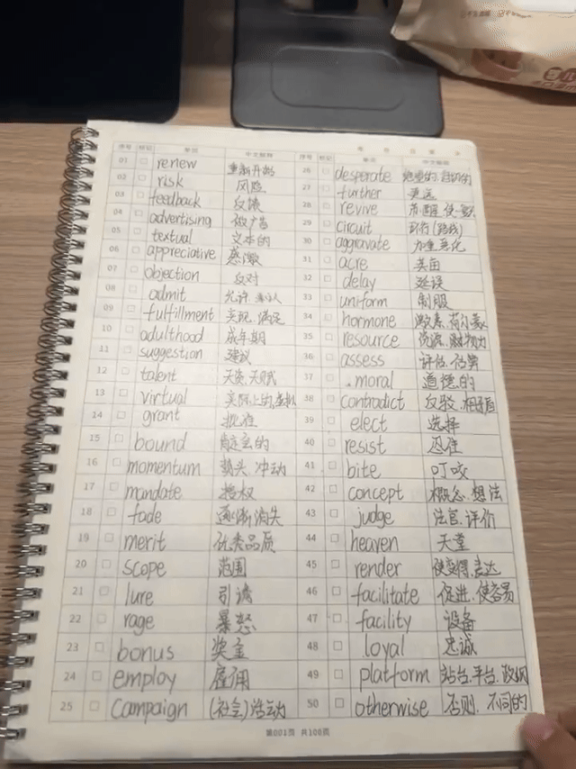 疑似iPhone Duo的设计灵感来源，我感觉没毛病
