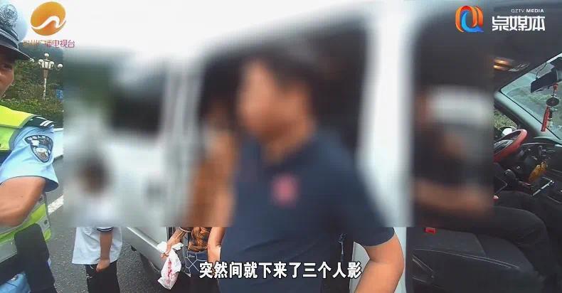 #福建一辆客车7座装了12人#福建泉州高速交警支队二大队民警在执勤时发现，有辆客