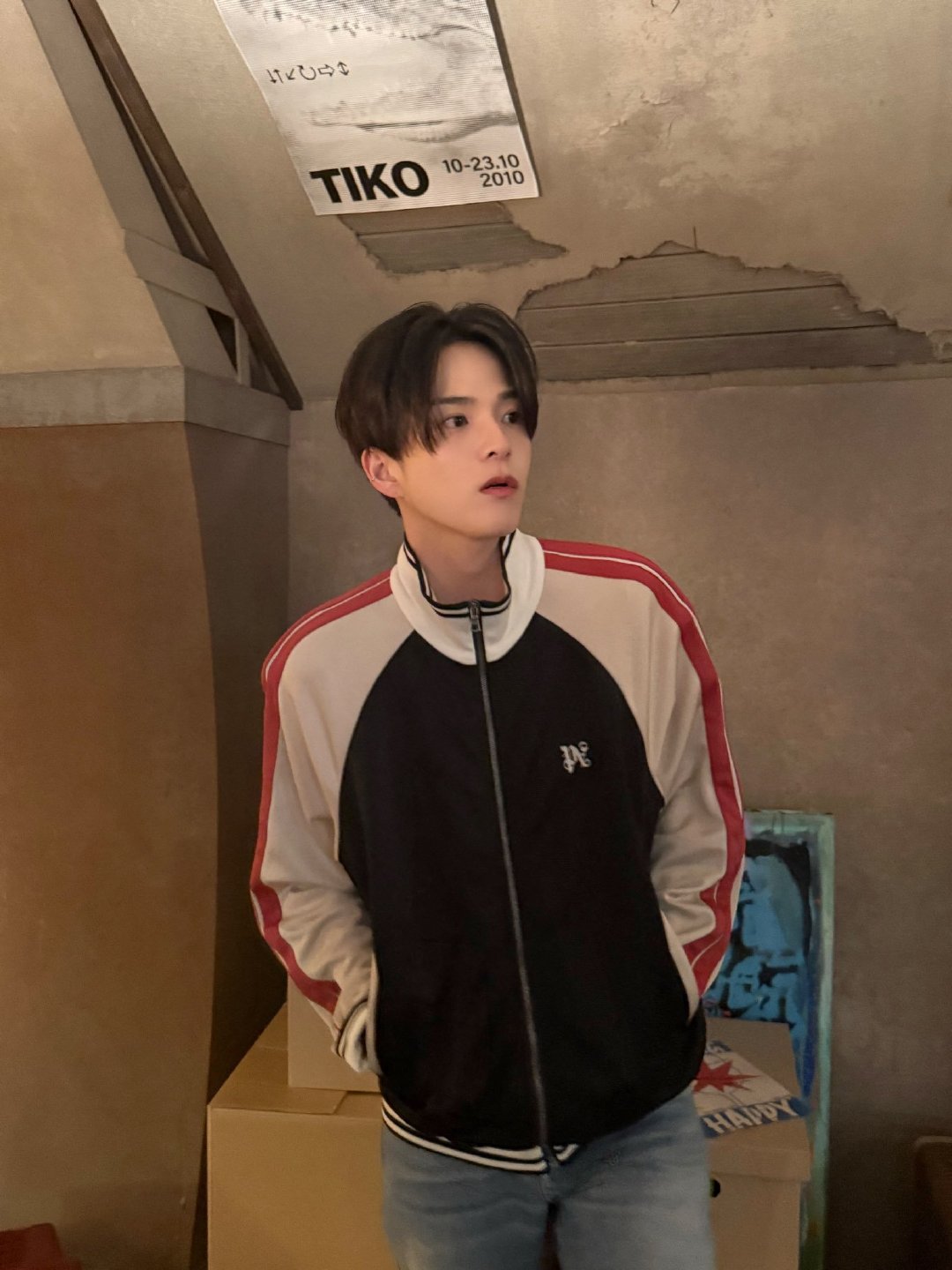 近日，TREASURE 的 Asahi 无论是长发造型还是短发造型都完美呈现，不