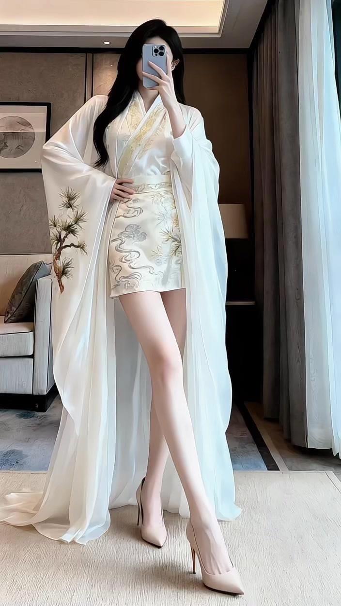 穿汉服的小姐姐也能“放飞自我”？🙋‍♀️
👘第一次尝试把汉服穿出“缺德”感，