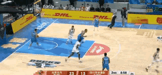 北京北汽超级新援麦基的扣篮真是太霸气了！在今天北京北汽主场迎战四川丰谷酒业的比赛