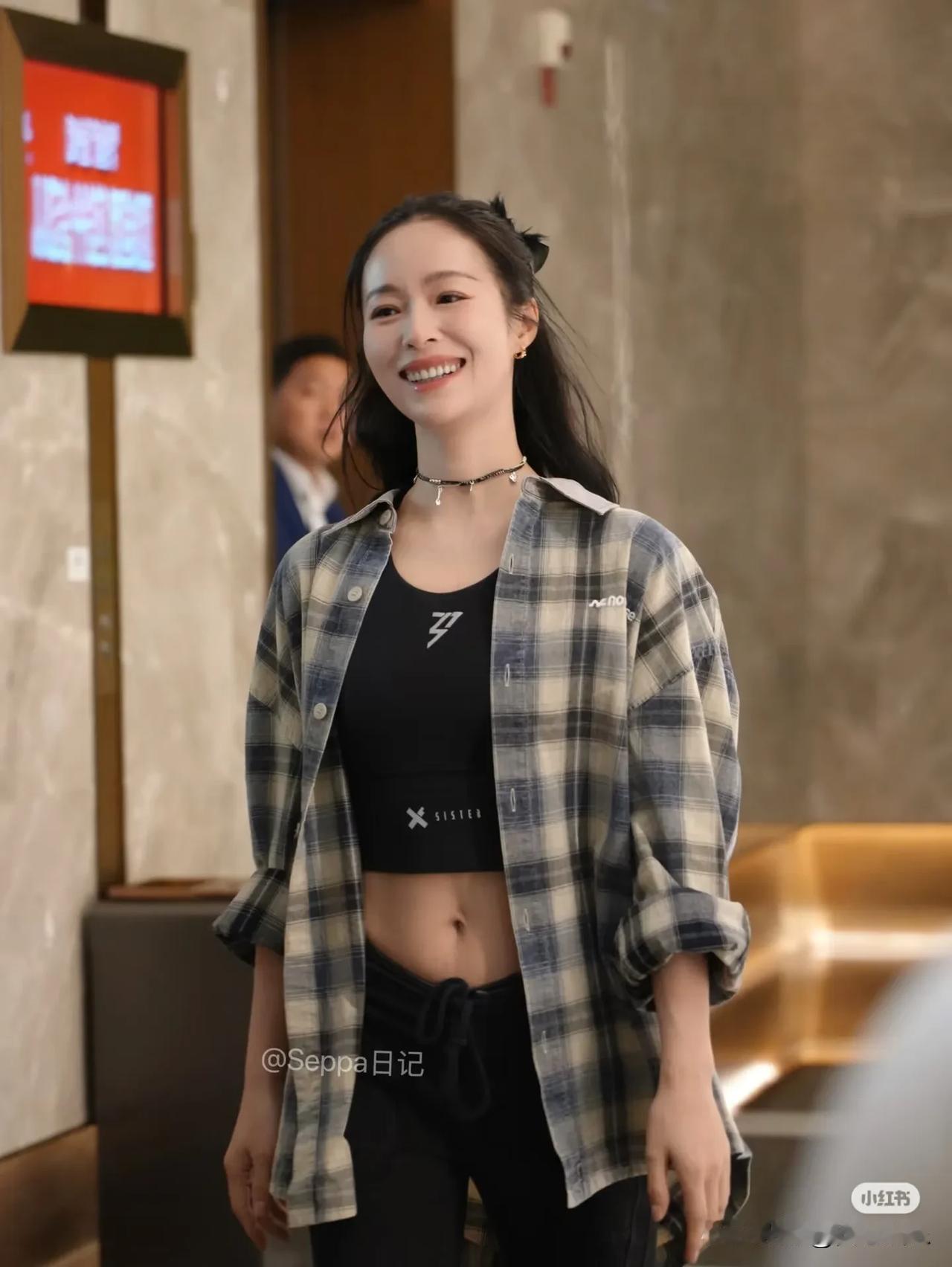 江一燕｜姐姐今天是阳光活力女大生🤟🏻
接到姐姐上班[萌萌哒R]
青春活力感拿