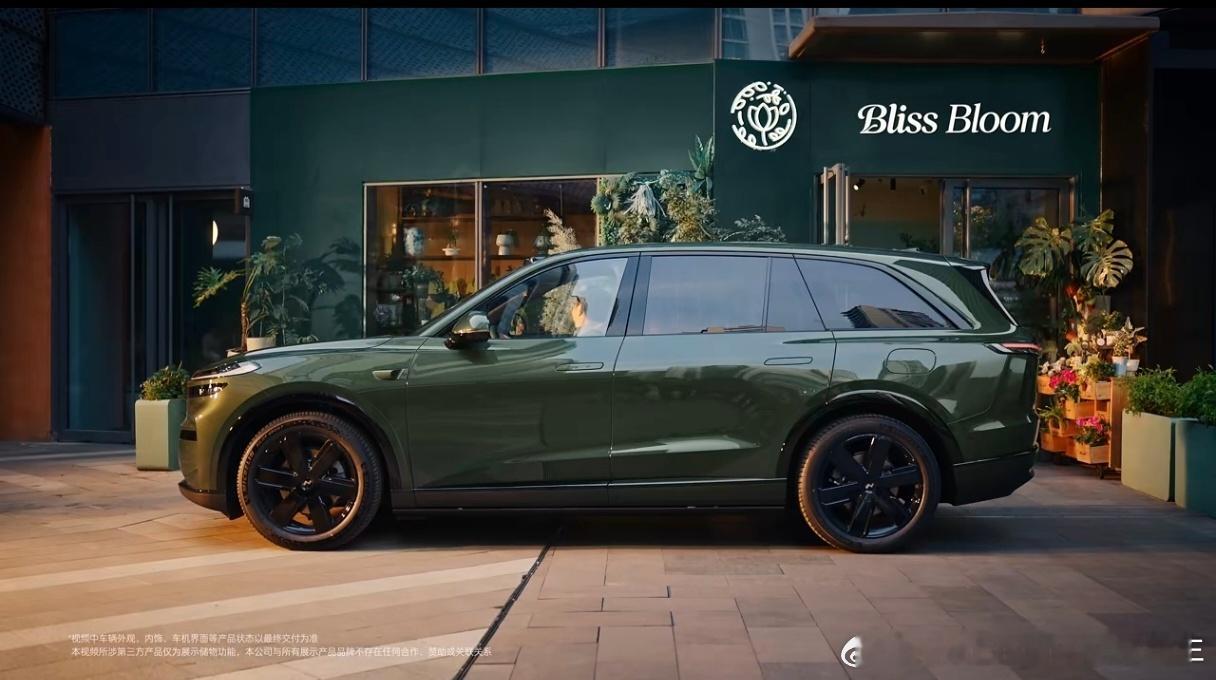 乐道L80今天亮相。这个车其实没有太多神秘的地方了尺寸跟L90完全一样5145*