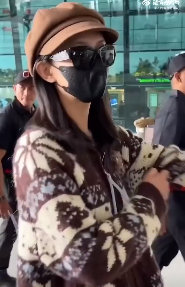 孟子义海外人气杀疯了！印尼接机粉丝超多，签名到手软还笑脸相迎，有效播剧 yyds