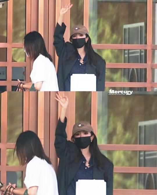 杨幂杭州出发咯