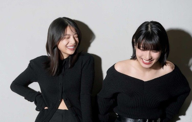 《蓦然回首》的两位女主角出口夏希和莳田彩珠为GINZA杂志拍摄的一组照片 ​​​