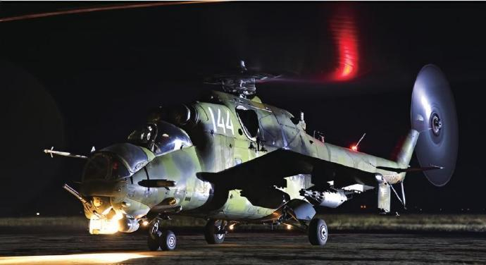 每天认识一件兵器 苏联/俄罗斯Mi-24“雌鹿”直升机机身长度：17.5米机身高