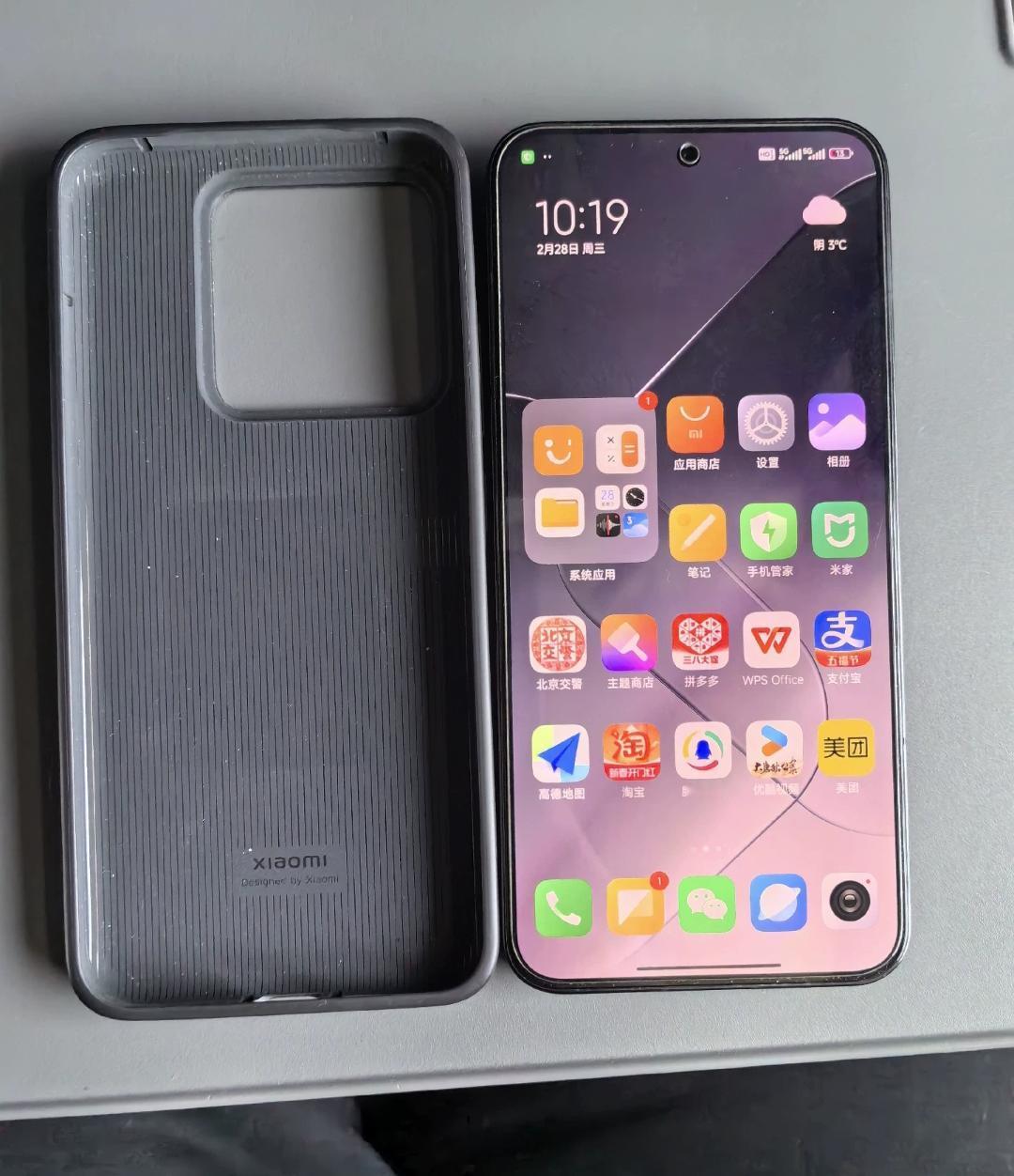 这应该是目前为止好评率最高的一款手机了吧！
关键是评价100万+的数量
依然还有