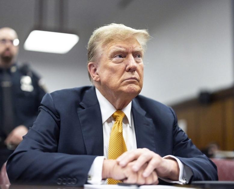 突发新闻：
特朗普再次表示，如果伊朗继续杀害抗议者，美国将予以严厉打击，美国正在