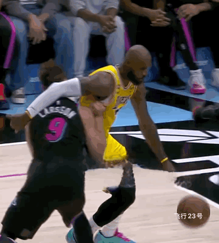 詹姆斯最新背打出炉！
3月20号詹姆斯的表现太惊艳了！湖人客场背靠背挑战热火，这