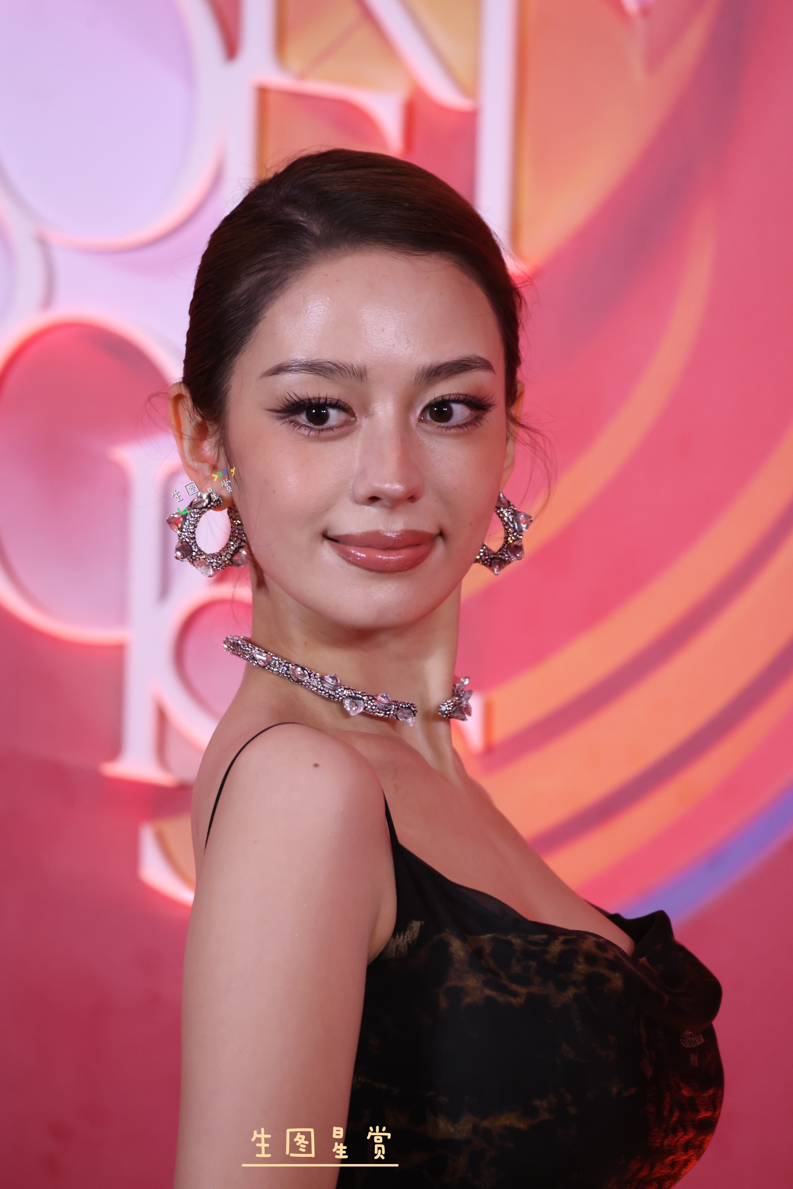 吉娜×时尚芭莎艺术大赏红毯 