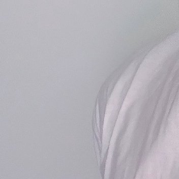 对生活充满感激，不管生活给予的是快乐还是痛苦，不管前行的道路是一帆风顺还是曲折坎