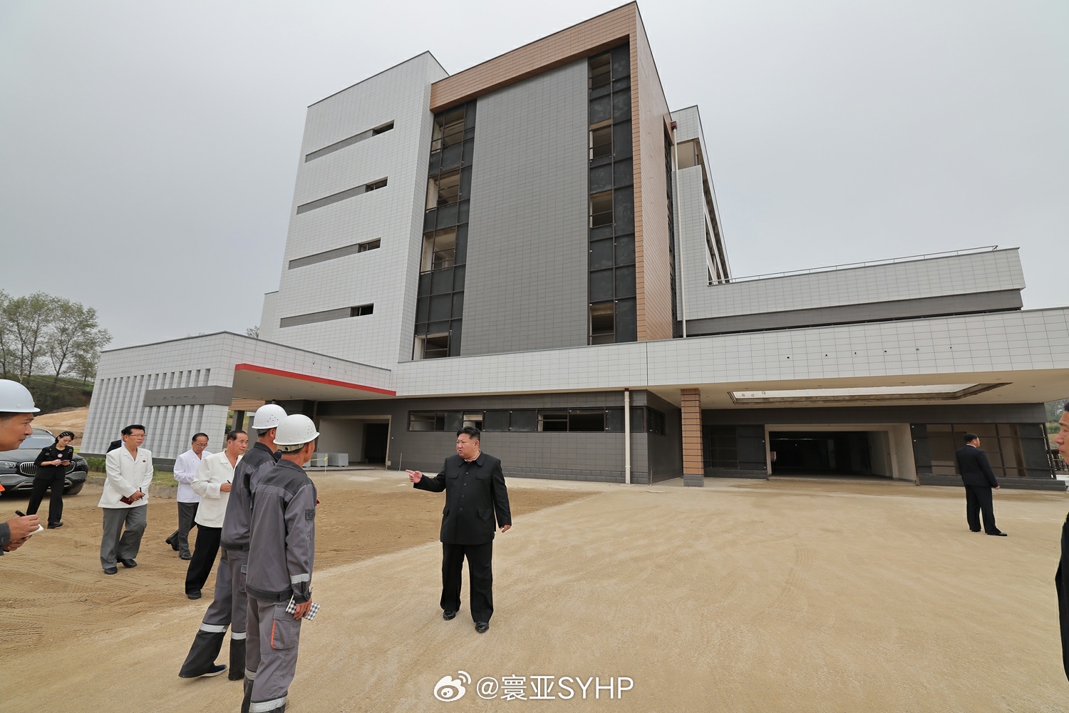 金正恩视察朝鲜龟城市医院建设工地 ​​​