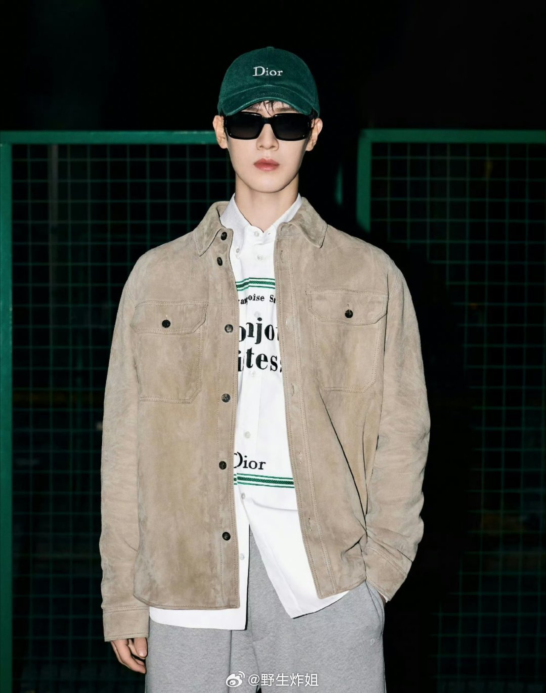 李昀锐的看秀妆造来啦，简简单单的男友风啊，小林就很适合这种男大的妆造，你喜欢跟他