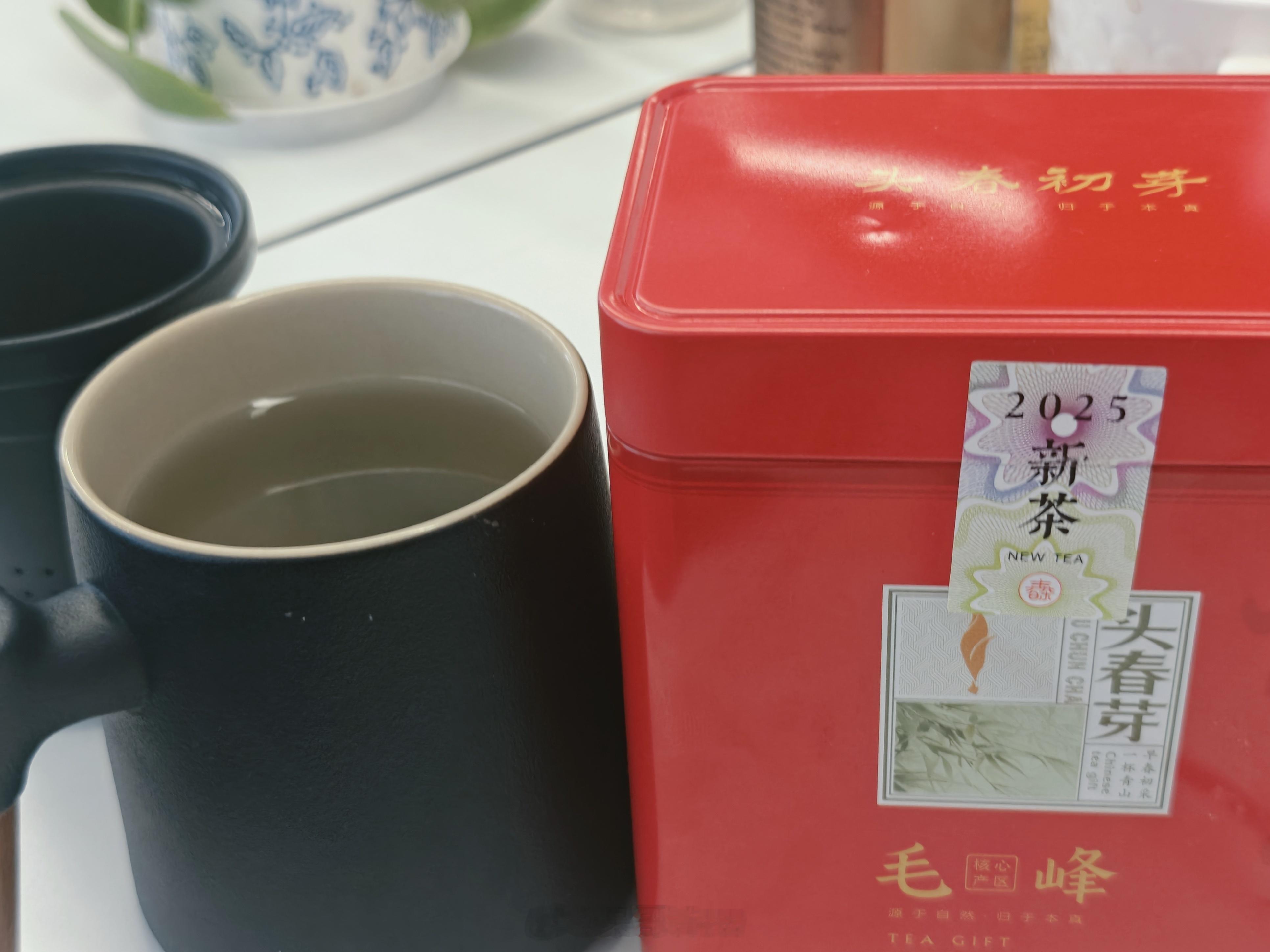 周末从我爷家拿的毛峰，今天跟朋友一块喝觉得没啥好喝的，真不如崂山绿茶，搜了下价格